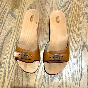 Dr Scholl’s Tan sandal — W8